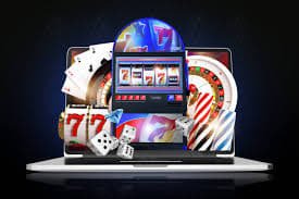 Giao diện cuwin trên điện thoại với các danh mục sportsbook và slot online tiếng Việt